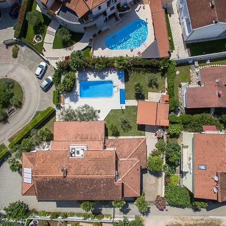 Fantastic In With Swimming Pool Apartment Porec
