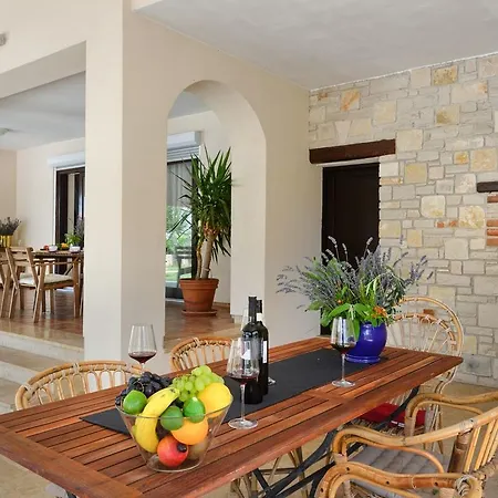 דירה Fantastic In With Swimming Pool