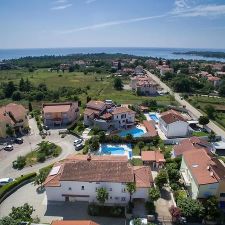Fantastic In With Swimming Pool Daire *