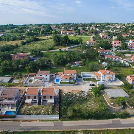 Daire Fantastic In With Swimming Pool Poreč